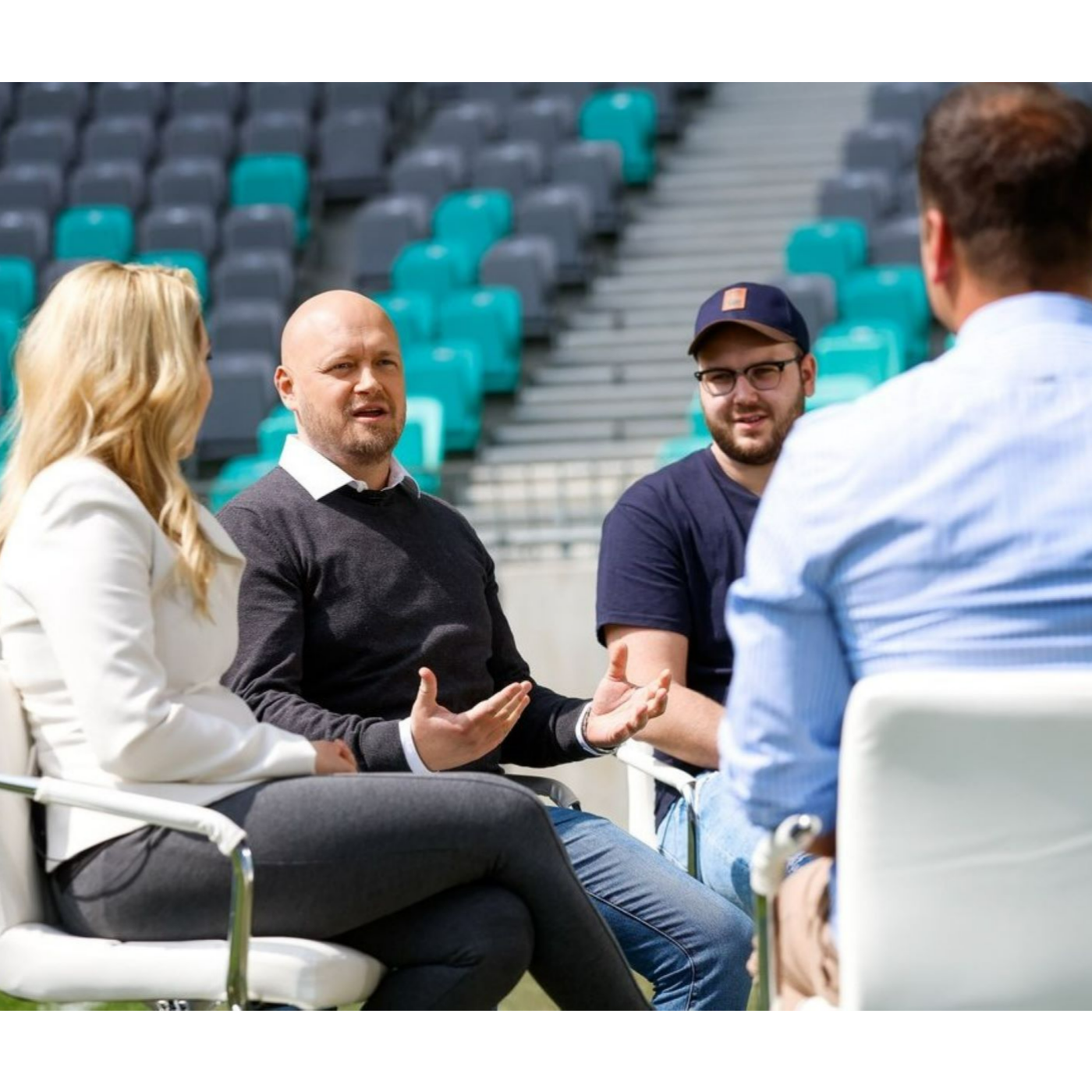 Oddaja Vsi za naše!: eksplozija sušilca za lase, pikantna klobasa in dolgovi - z Gregorjem Trebušakom
