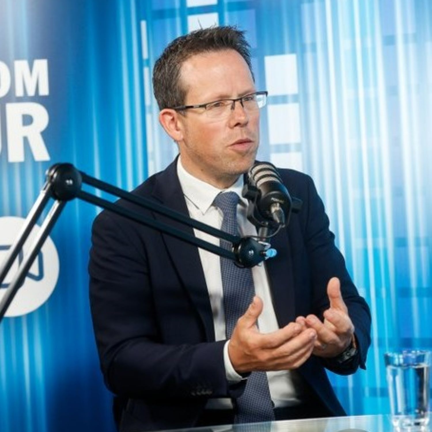 Finančni POPkast: Manipulacija z razprodajo državne srebrnine - z Adijem Omerovićem