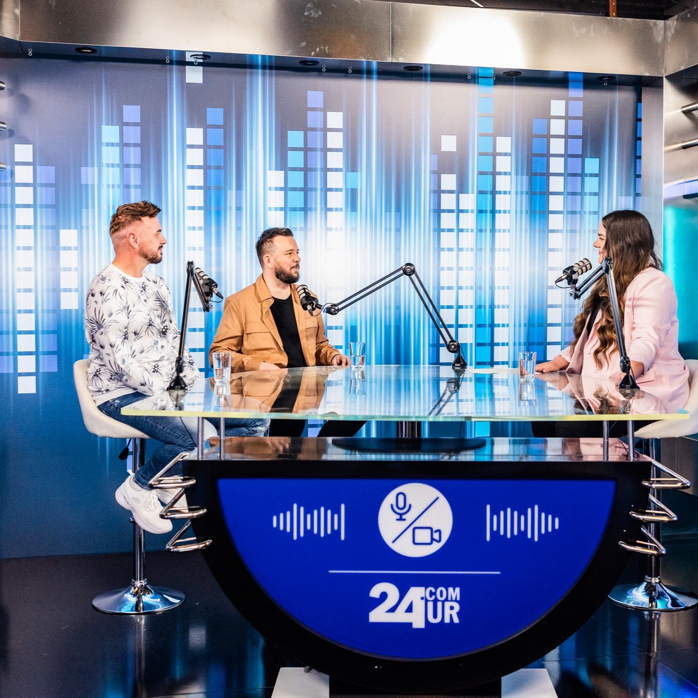 Evrovizija, kot je še ni bilo: 'Če se je žvižgalo, je prav, da se to sliši' - z Evo Mavrič