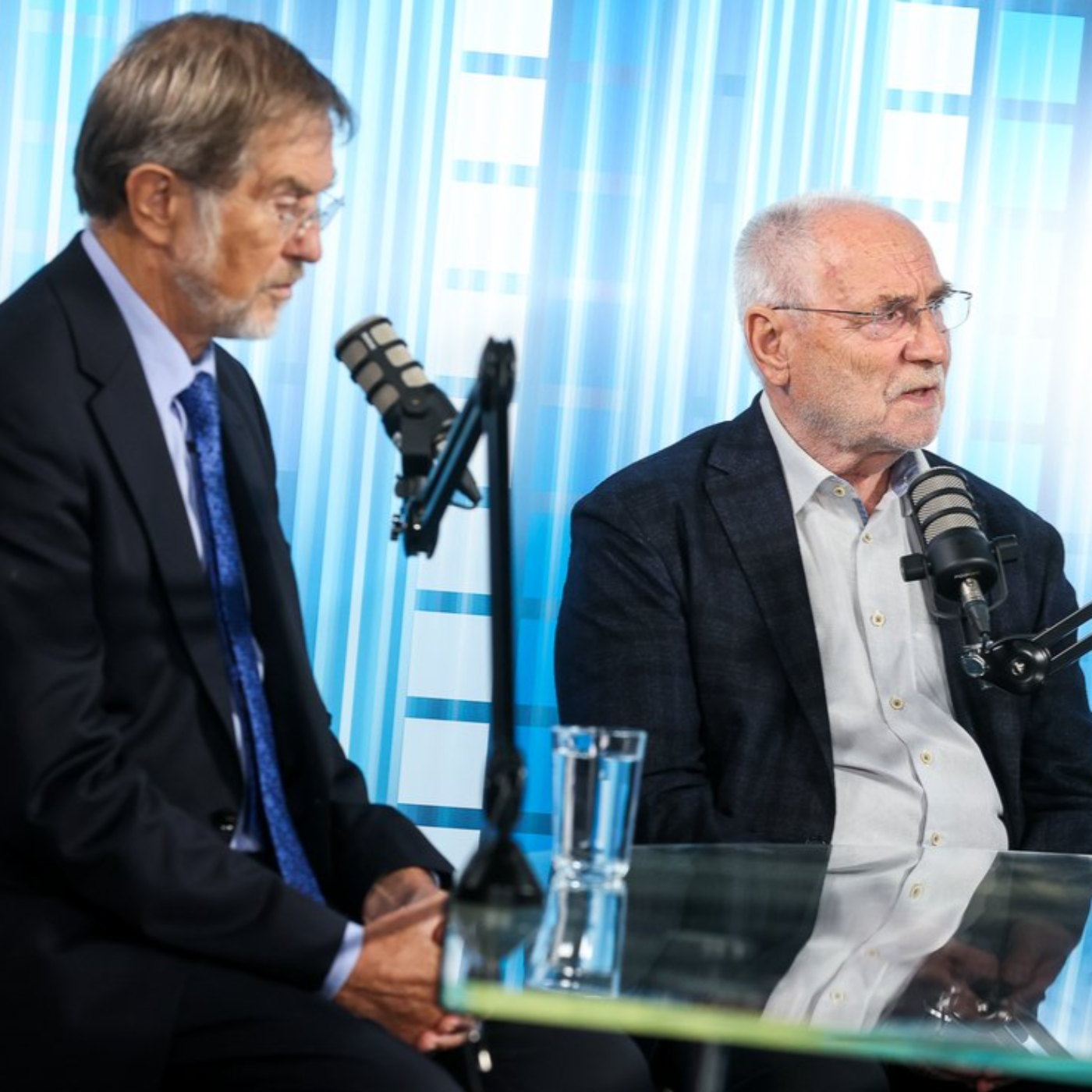 'Neskončne menjave in metanje ljudi čez ramo. To ljudi vznemirja' - z Žano Vertačnik