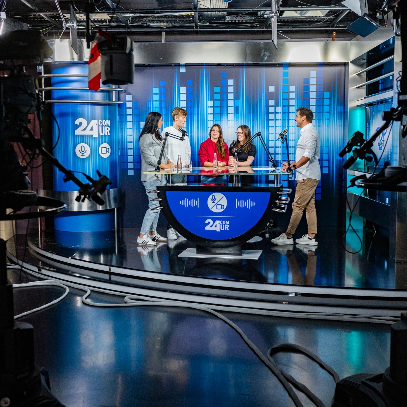 Osamljenost. Tekmovalnost. Primerjanje. Izključenost ... - z Gregorjem Trebušakom