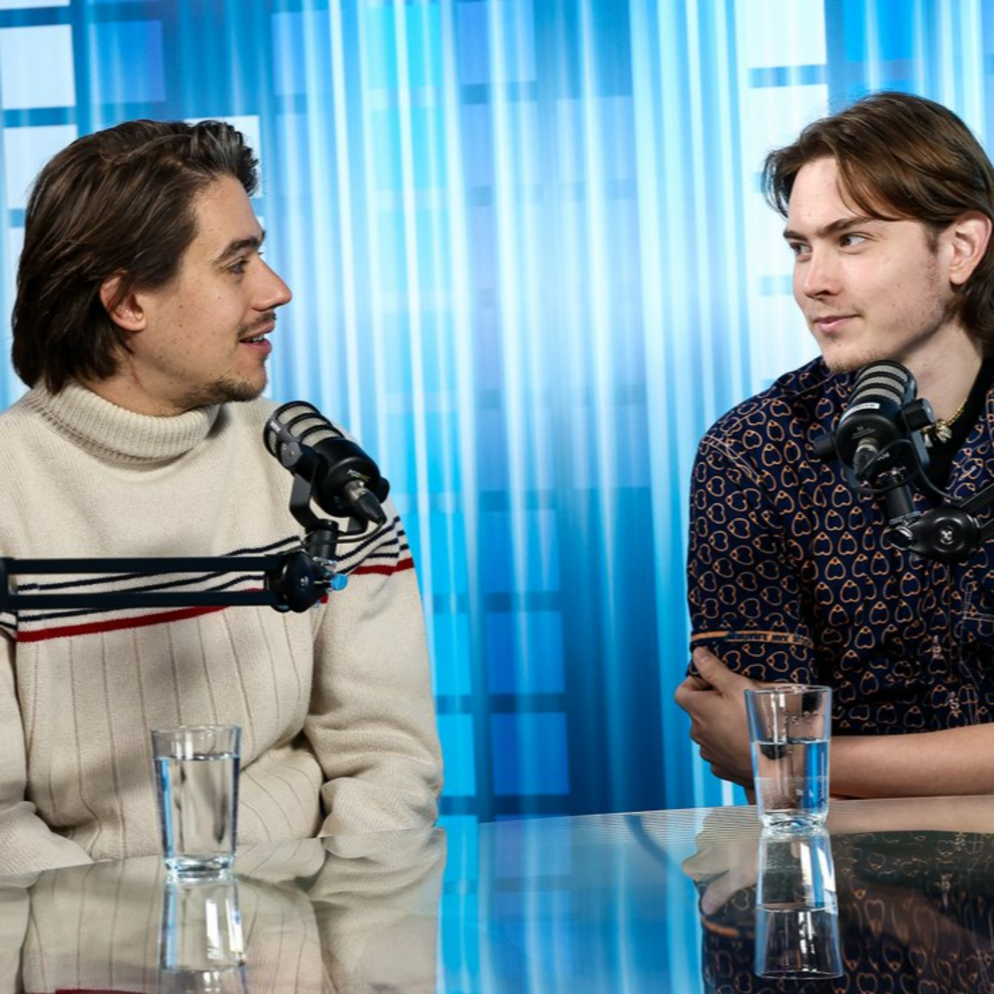 Fenomen Joker Out: podpisovanje slovenskih slovarjev in 'feni' na letališčih - z Evo Mavrič