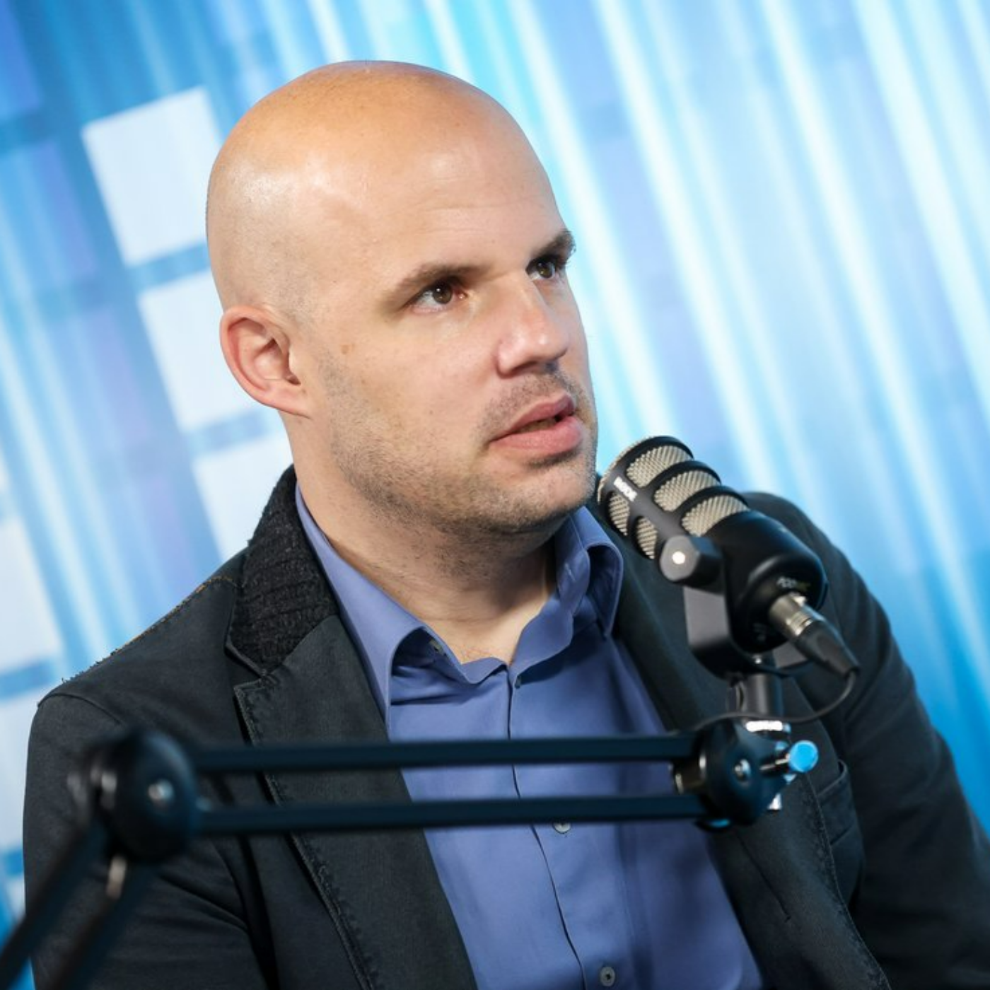 Finančni POPkast: Ekonomist, ki birokracijo reže z motorko - z Adijem Omerovićem