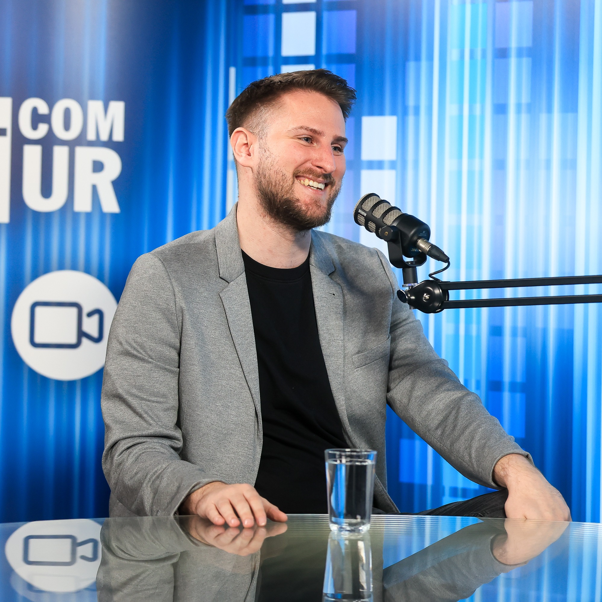 Gregor Ravnik delo zobozdravnika zamenjal za mikrofon: Ni mi žal - z Anastasijo Jović