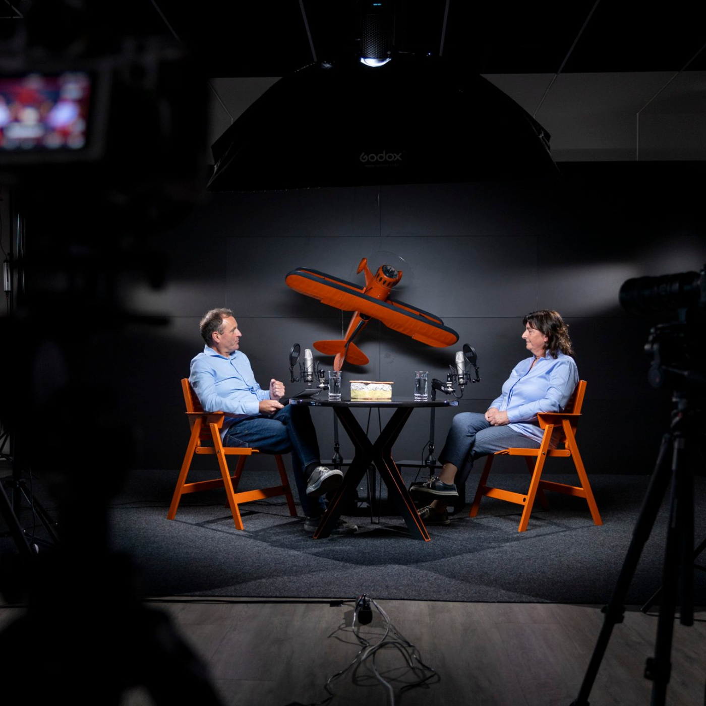 ZGODBE AKROBATOV: 'Kraljica kremšnit' Ema Pogačar: Bistvo vsakega podjetja so sodelavci - z Urošem Slakom