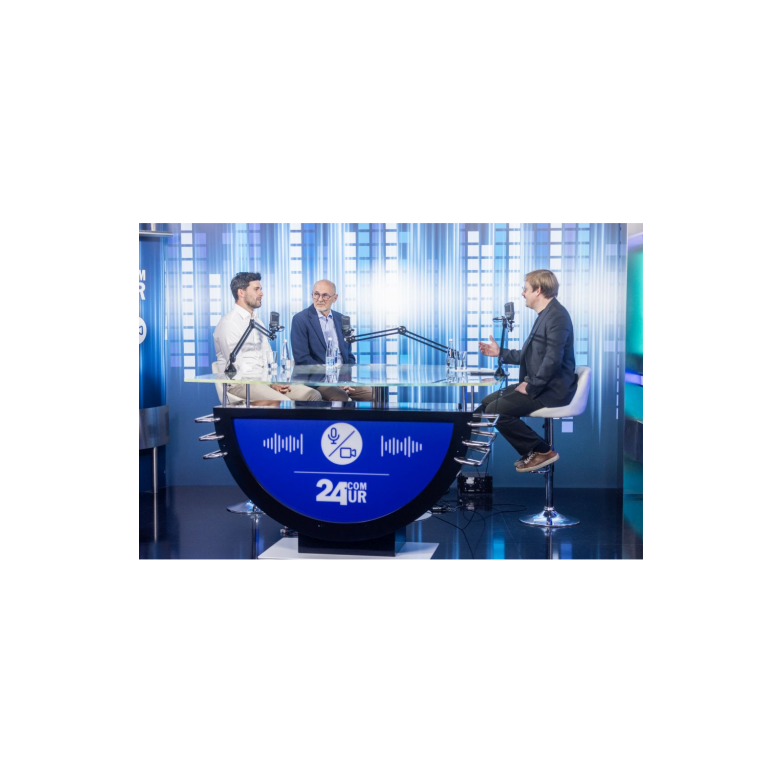 Obvezna božičnica: Golobova 'verbalna driska' ali uspešna predvolilna poteza? - z Anžetom Božičem