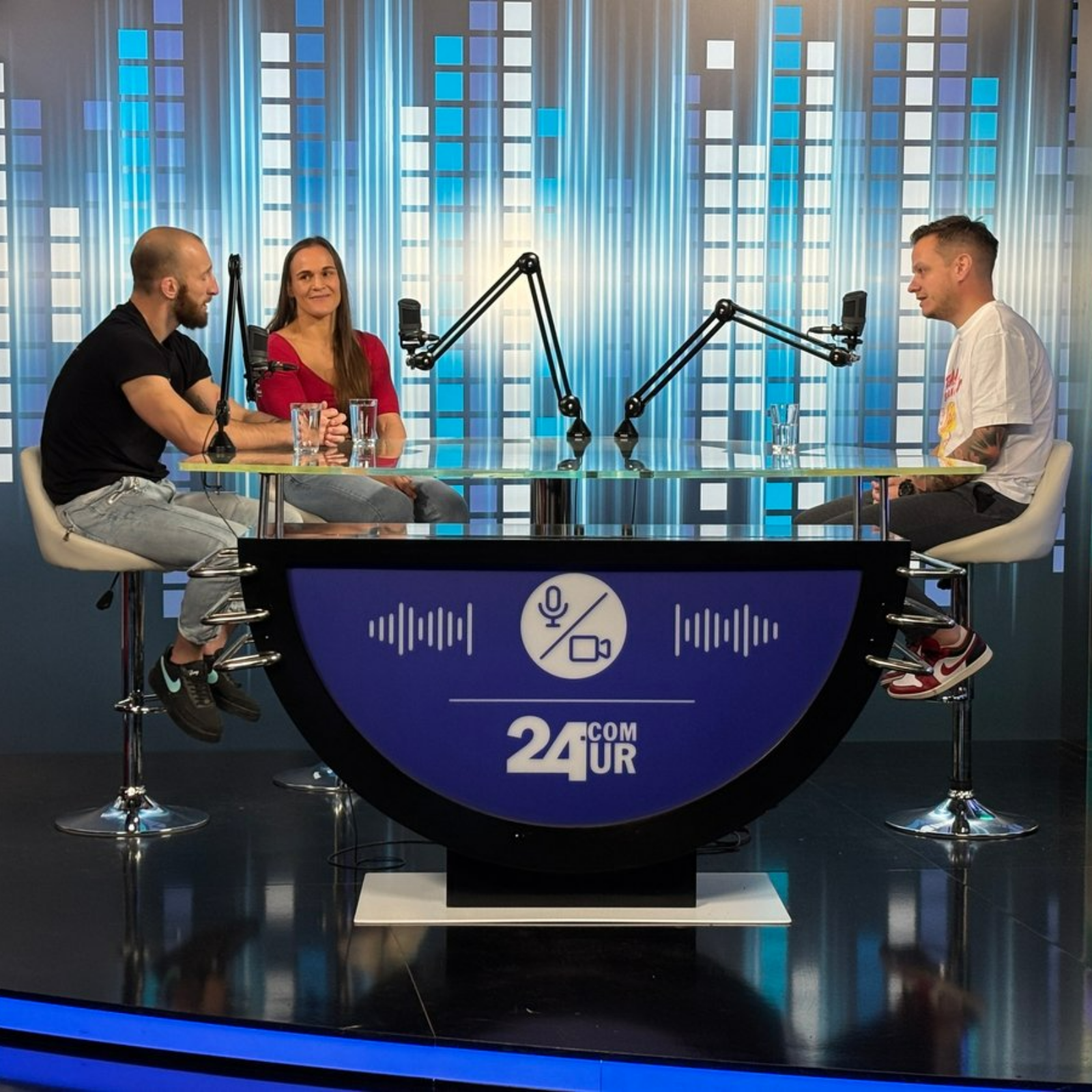 Prva slovenska zakonca, ki bosta v istem večeru nastopila v mešanih borilnih veščinah - s Tadejem Vidrihom