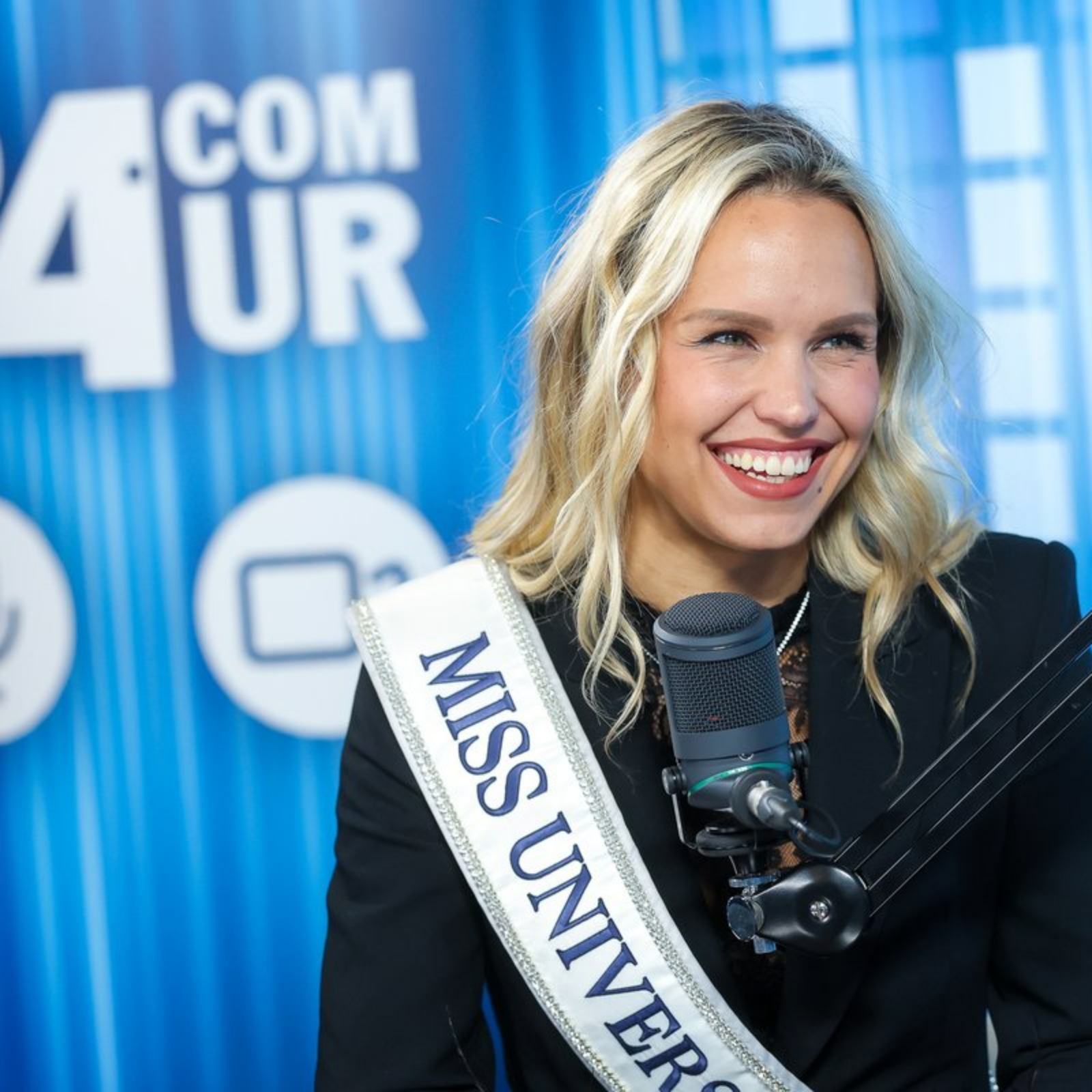 Hana Klaut: Nič mi ne pomeni, če mi nekdo reče, da sem lepa - z Evo Mavrič Hana Klaut: Nič mi ne pomeni, če mi nekdo reče, da sem lepa - z Evo Mavrič