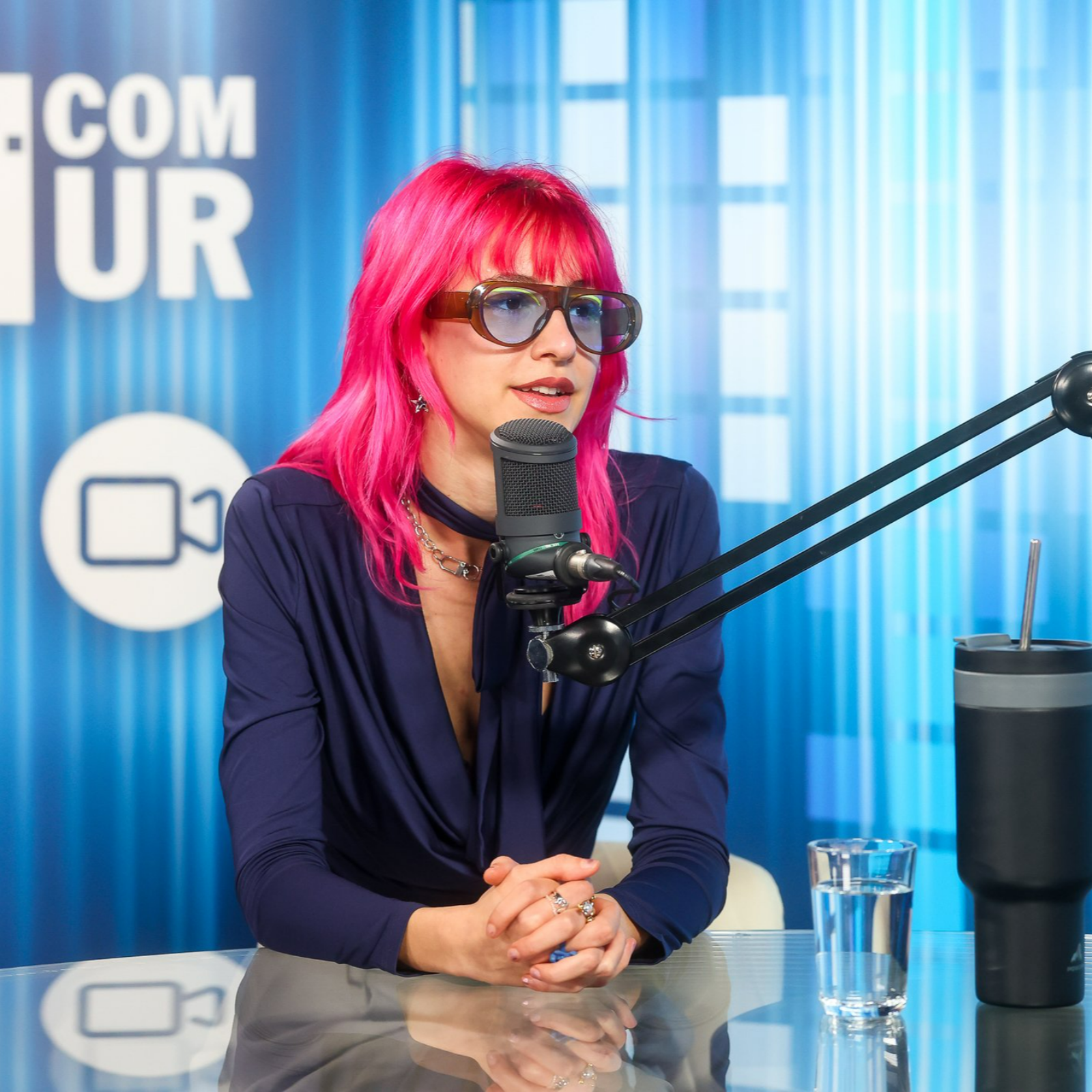 Bo Hrvate na letošnji Evroviziji zastopala mlada slovenska pevka? - z Evo Mavrič