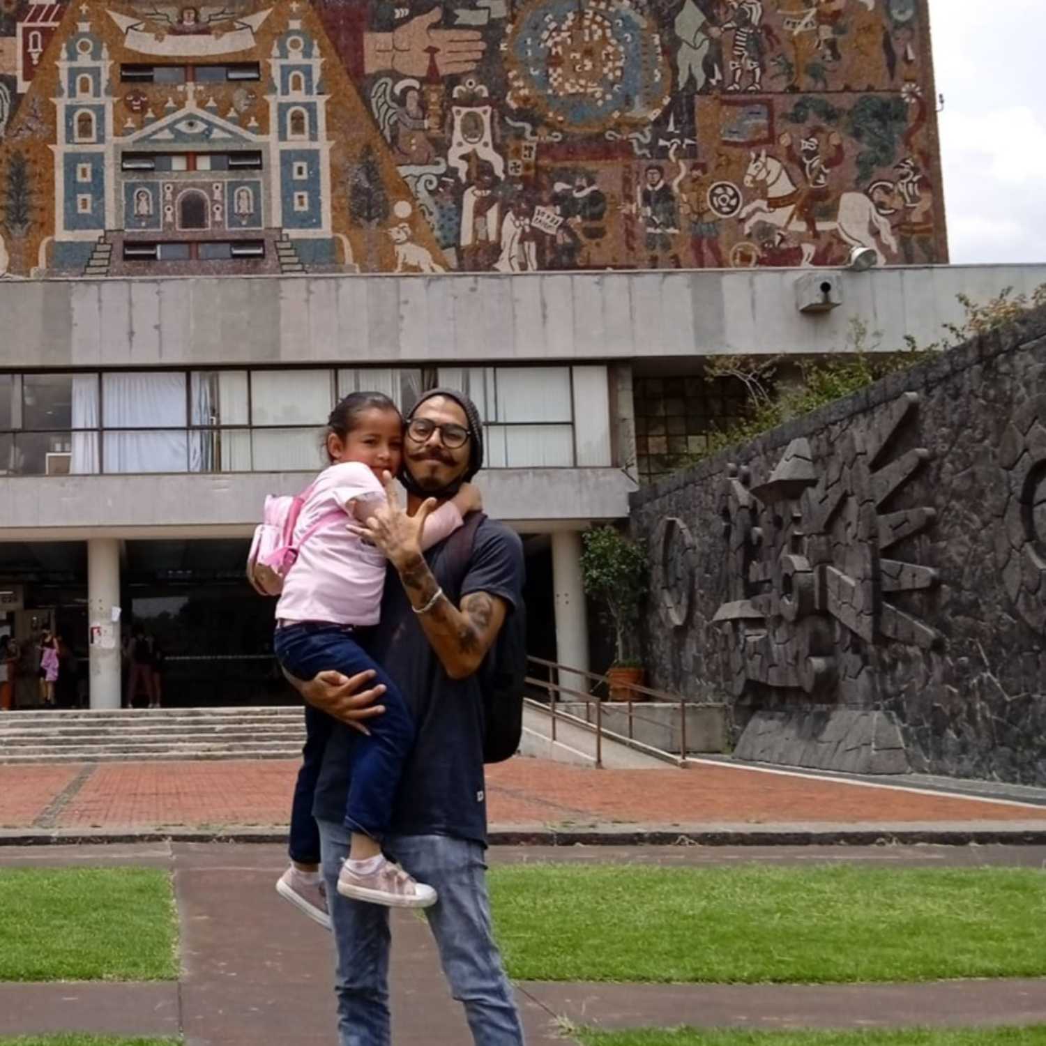 Estudiando ando con Luis Vargas.