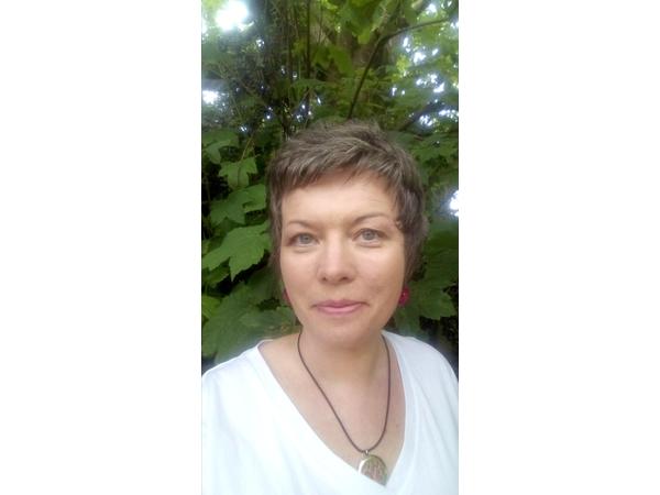Quintessential Listening: Poetry Presents - Yvonne Brewer (Prerecorded) episode artwork