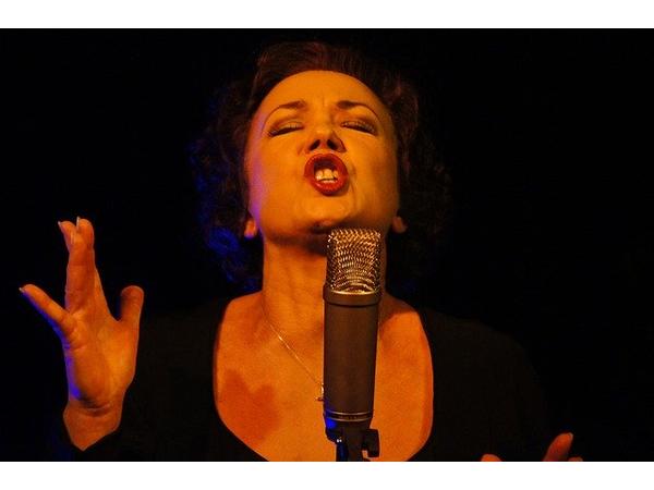Quintessential Listening: Poetry Online Radio Presents Open Mic Night episode artwork