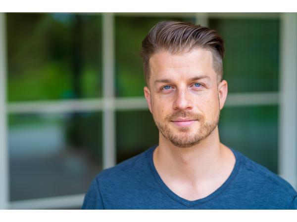 Quintessential Listening: Poetry Online Radio Presents Zach Beach episode artwork