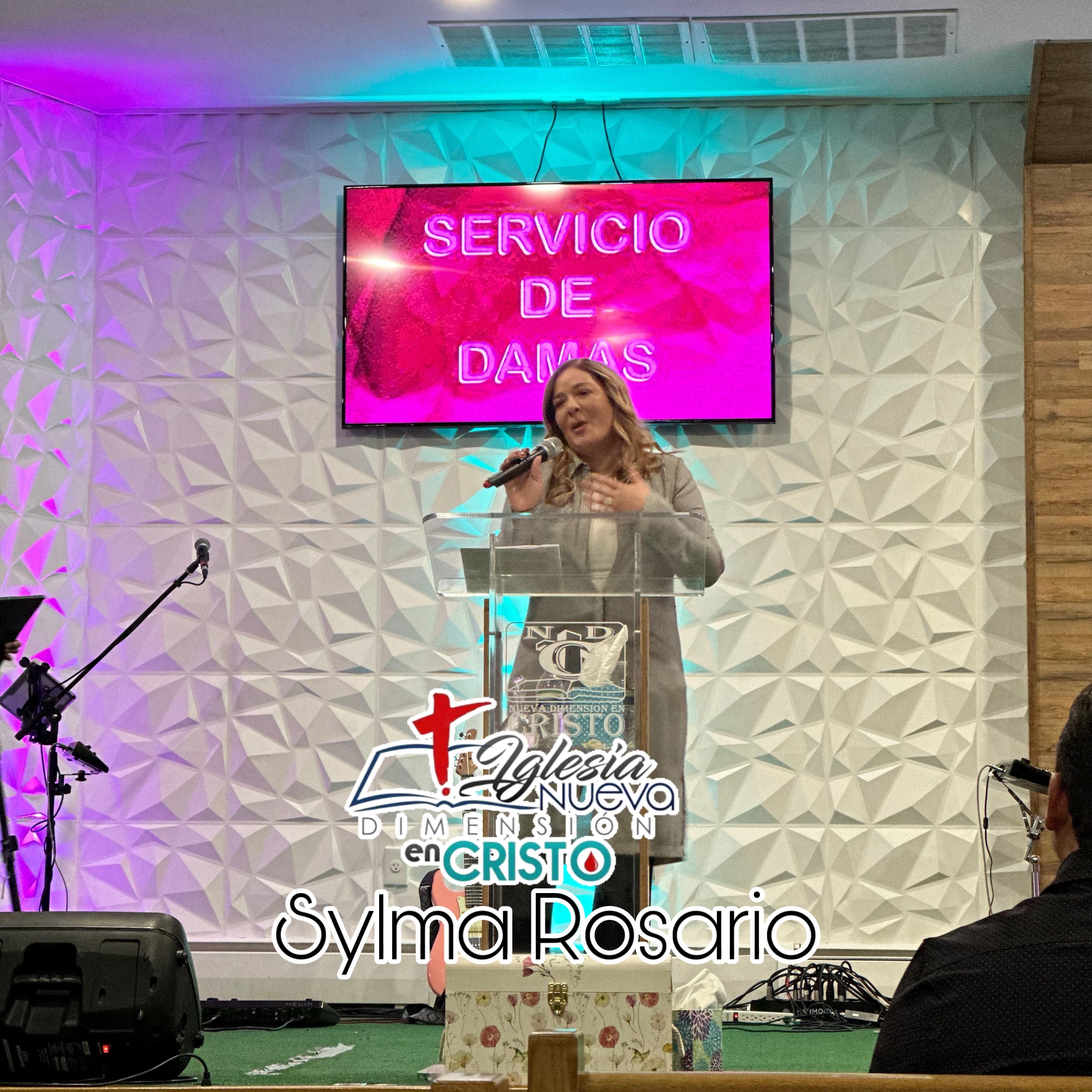 Servíos Con Amor