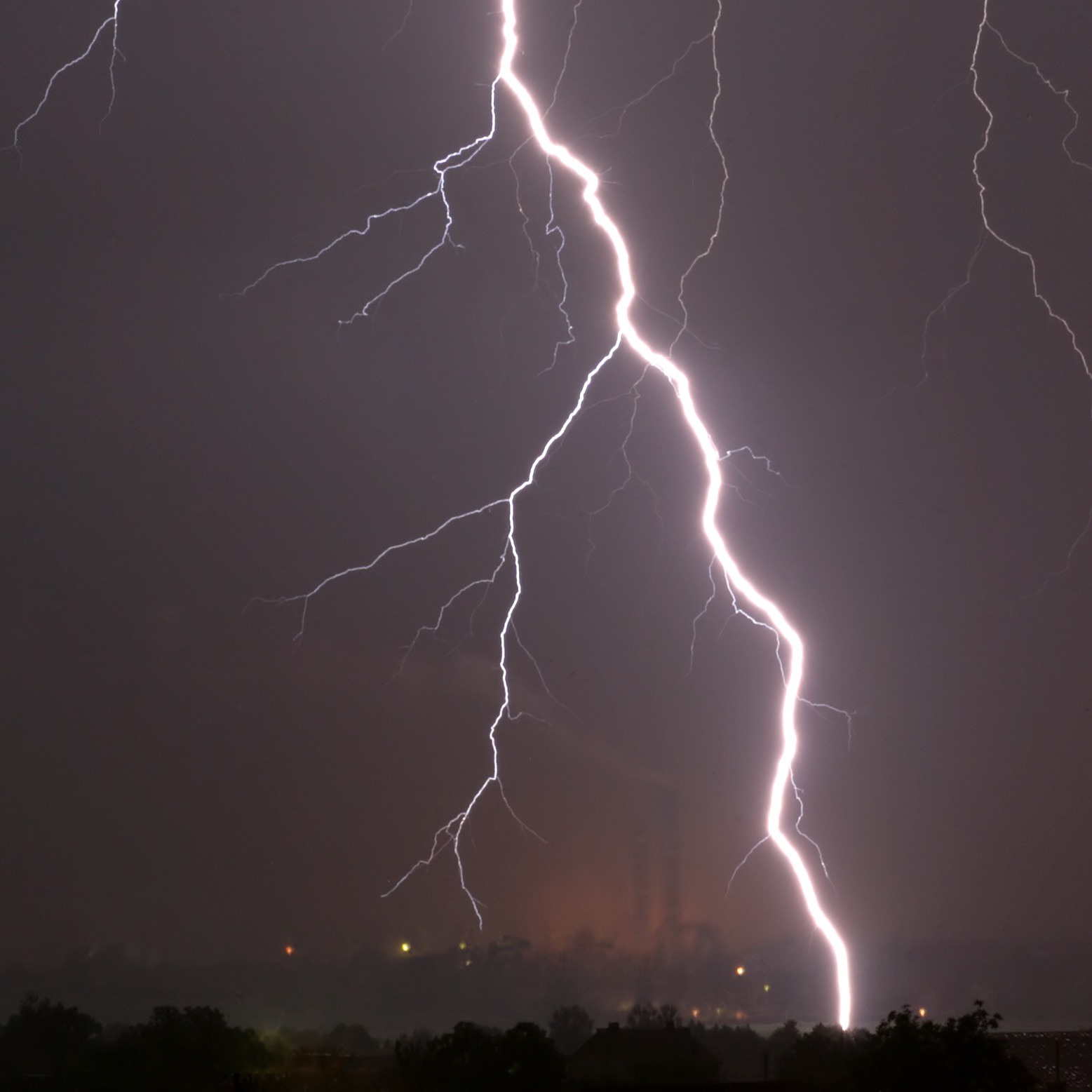 The Science Behind Lightning: What Makes the Sky Spark?