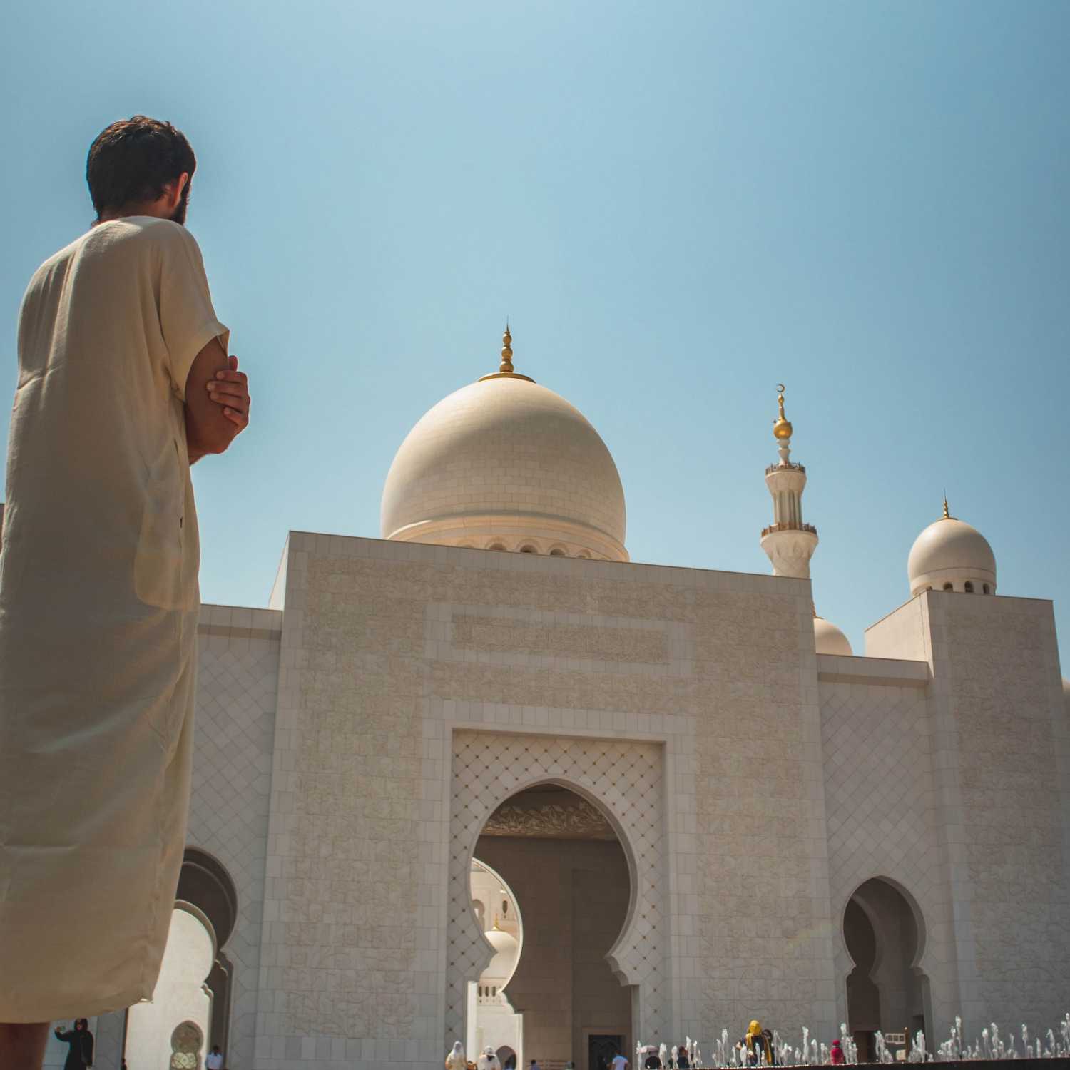 لماذا انزل النموذج الاسلامي من قيادة العالم الى قفص الإتهام