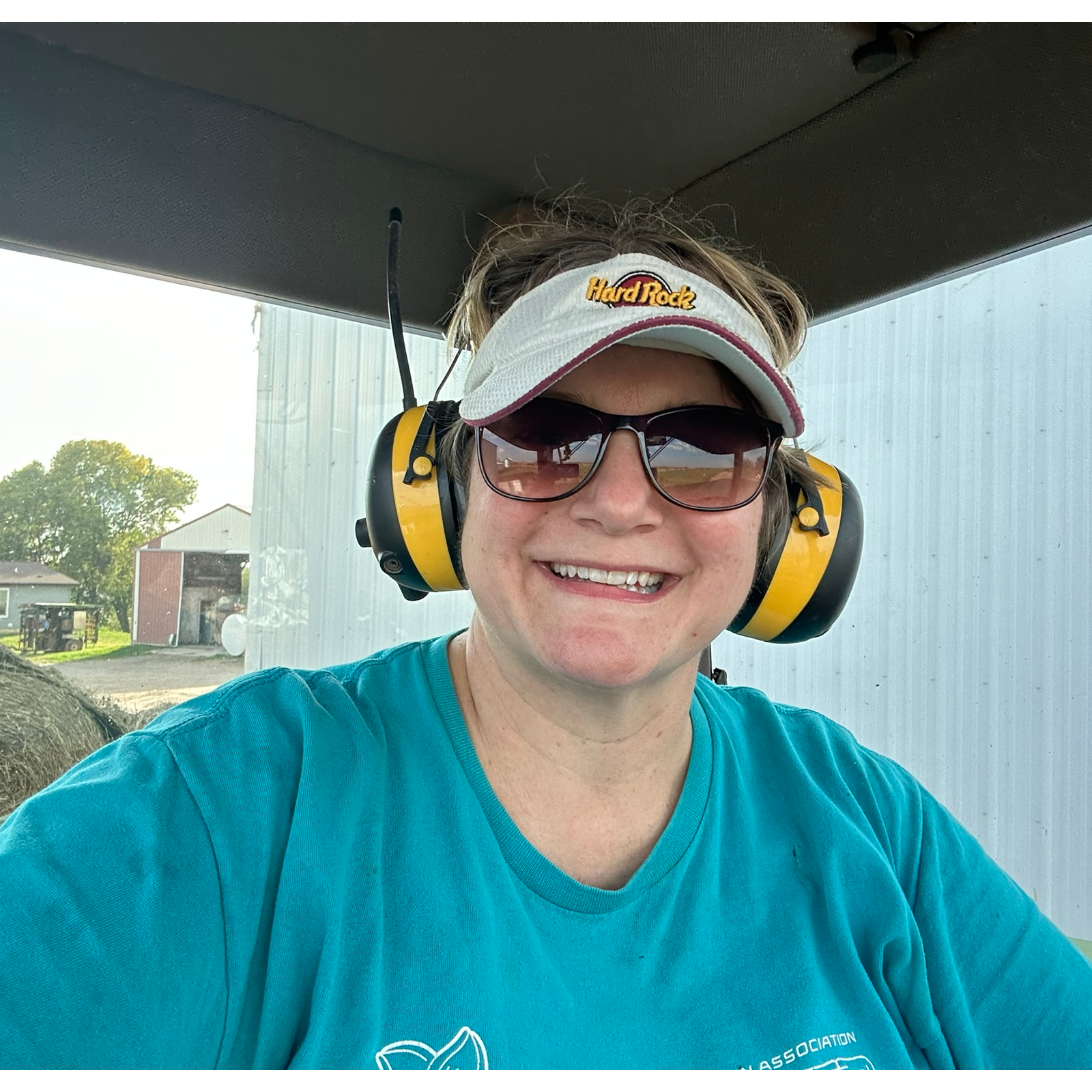 E436 The Woman Who Milks Other People’s Dreams: Michele Schroeder’s Unexpected Path from Historic Dairy Legacy to Relief Milking Pioneer