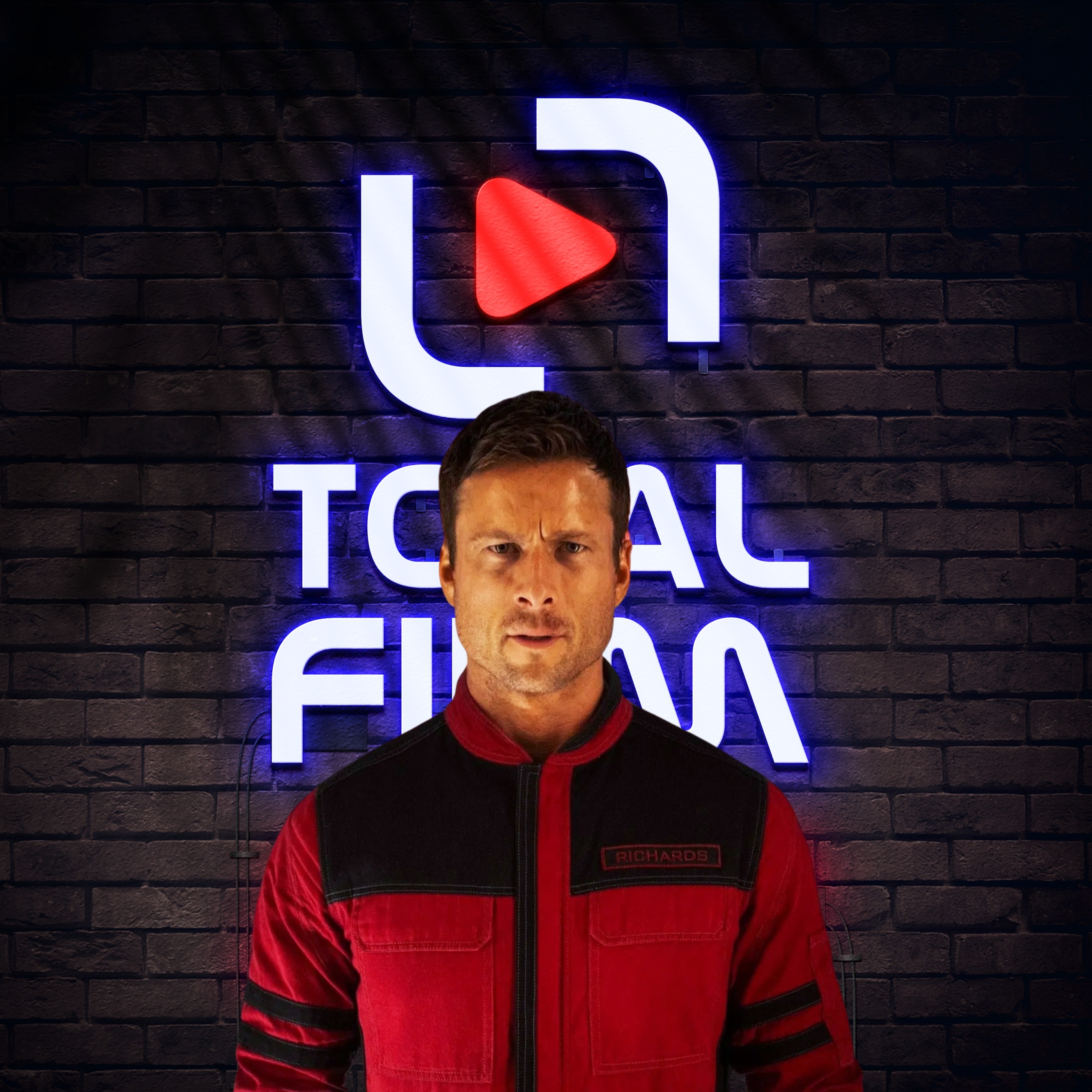 Novému Běžícímu muži by slušela větší hravost a ostřejší satira | Recenze do uší