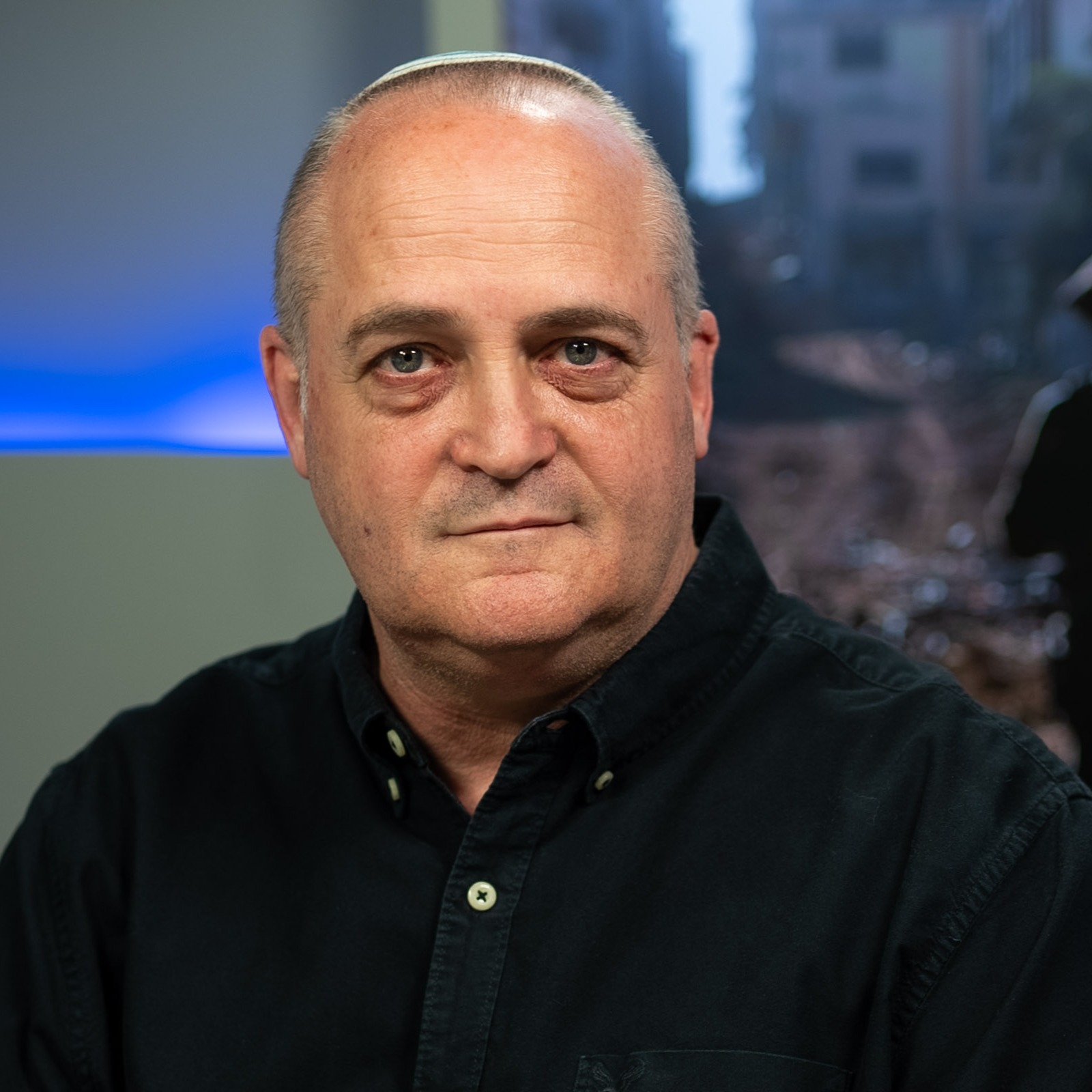 שנה וחצי ללא ניצחון, קמפיין החטופים הפך לפוליטי | תא"ל במיל' ארז וינר בראיון מיוחד episode artwork