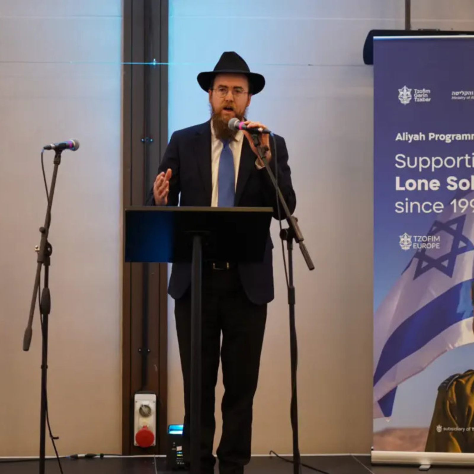 הרב שניאור גליצנשטיין: "כל שבת בלונדון מזכירה לי מחדש את נשמת עם ישראל" episode artwork