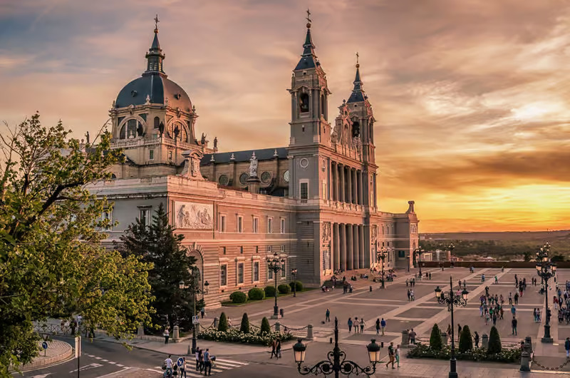 MADRID - Cattedrale dell’Almudena - visita con audioguida a Madrid (italiano) episode artwork