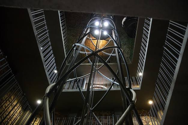 PRAGA - Torre dell’Orologio Astronomico e Municipio della Città Vecchia, interno - visita con audioguida a Praga (italiano) PRAGA - Torre dell’Orologio Astronomico e Municipio della Città Vecchia, interno - visita con audioguida a Praga (italiano)