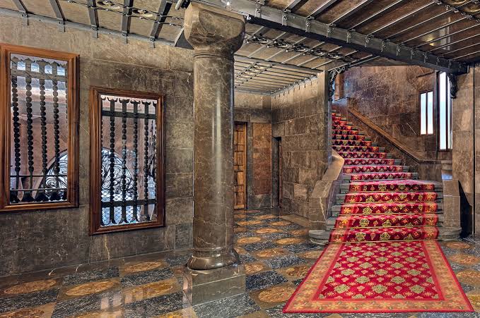 BARCELONE - Palau Güell, intérieur - visite avec audioguide à Barcelone (français) episode artwork