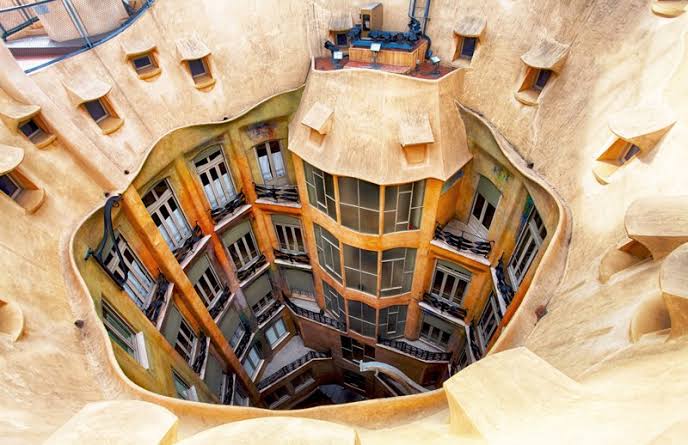 BARCELONE - Casa Milà (La Pedrera), intérieur - visite avec audioguide à Barcelone (français) episode artwork