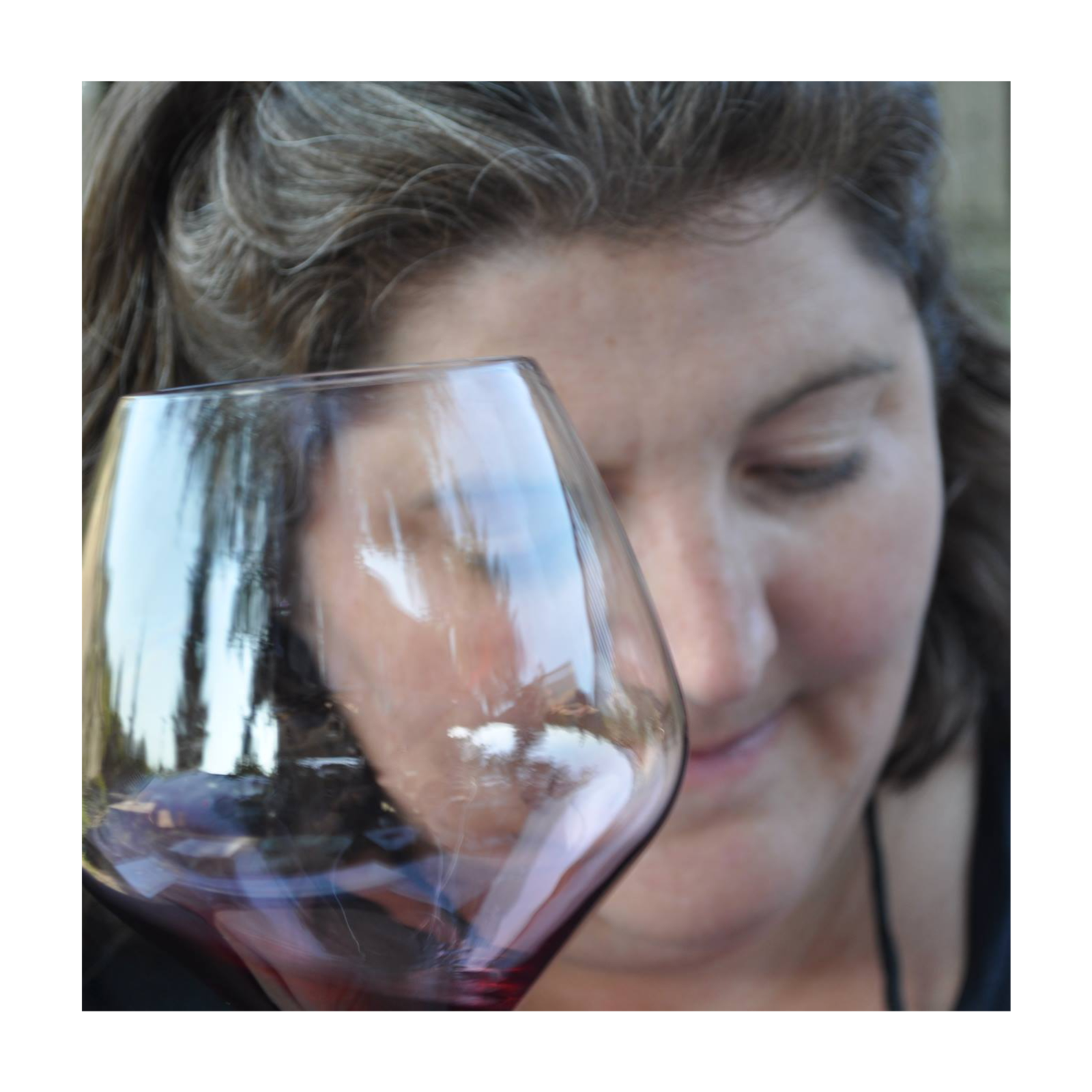 S2 R9-What's In Renée's Glass