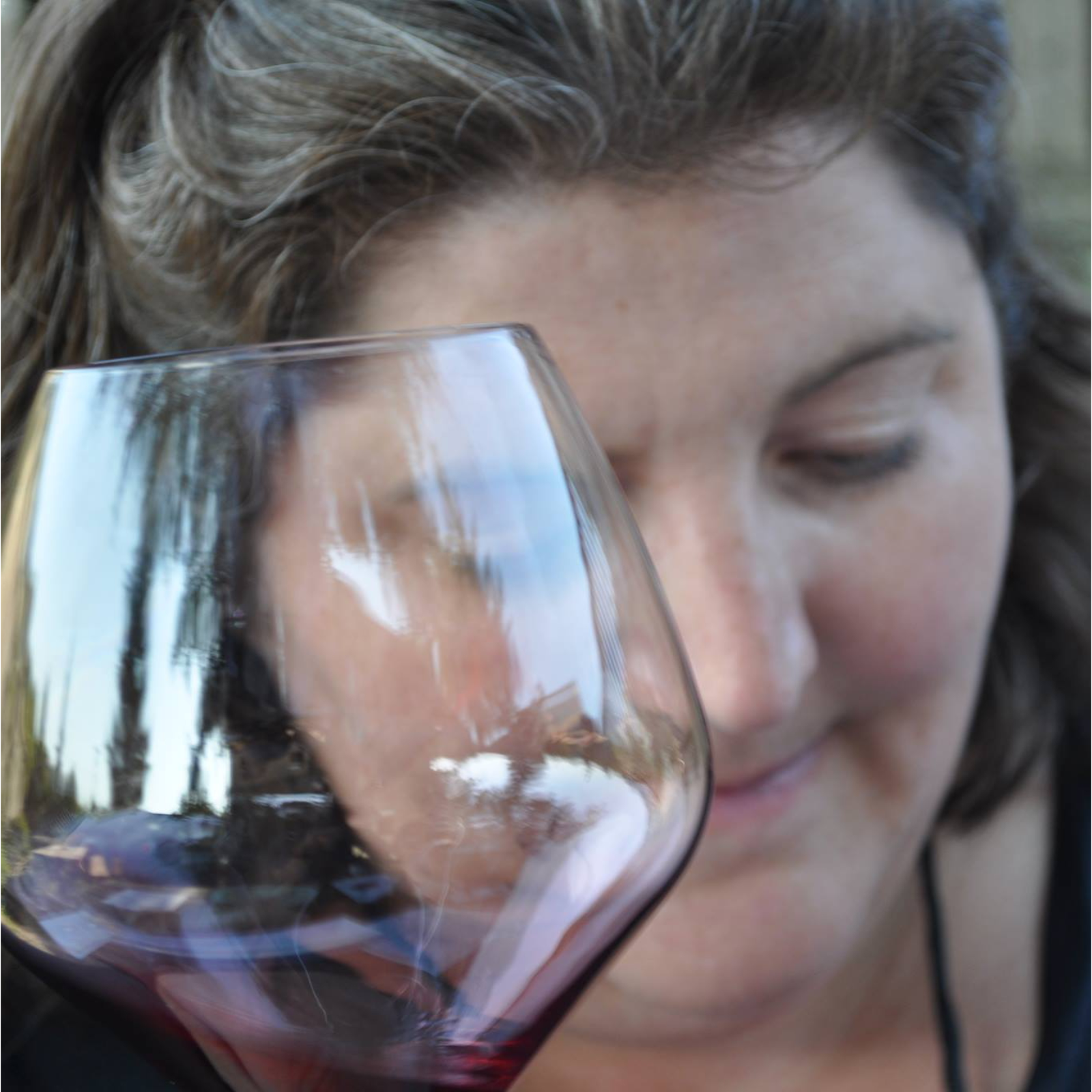 What's in Renée's Glass? episode artwork