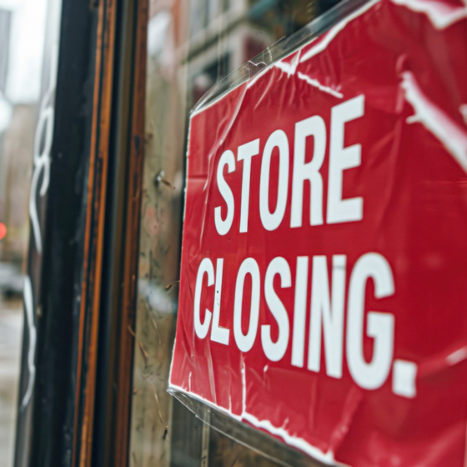 Decline and Fall. High-Street Closures and Community Life.