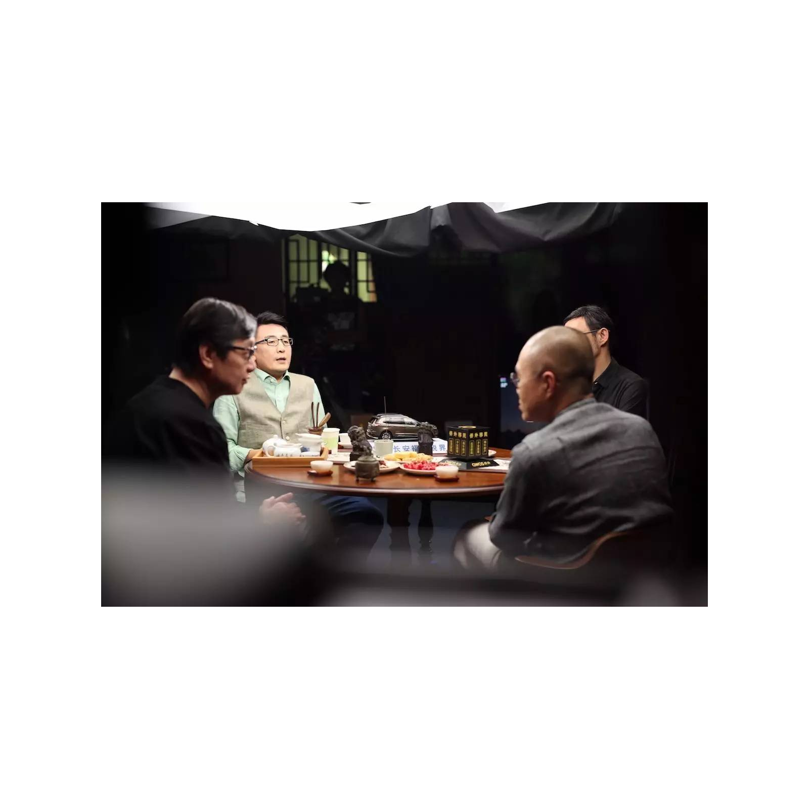 YuanZhuoPai 圆桌派 Round table Faction - 碎碎念